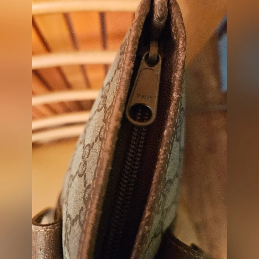 SOLD Gucci GG Supreme Tote Large - Picture 9 of 13